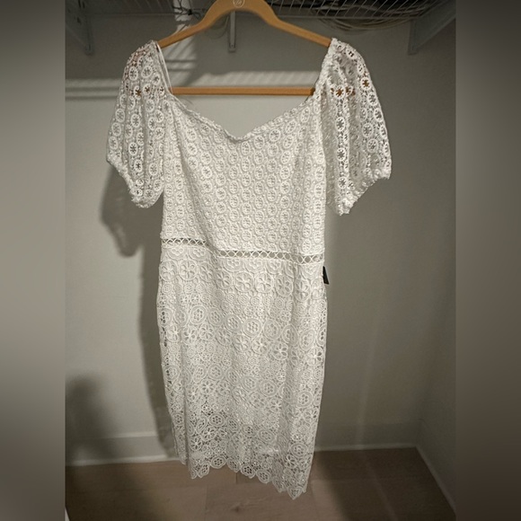 Express Women's (M) White Short Sleeve Lace Midi Sweetheart Zip Back Dress - Picture 2 of 5